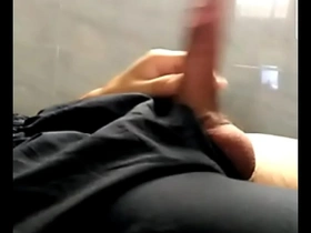 Asian soloboy’s incredible 18cm cock sucking experience