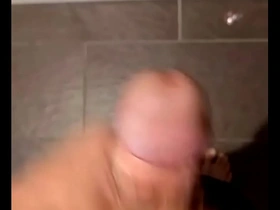 Solo boy’s dildo play ends up in a nice cumshot